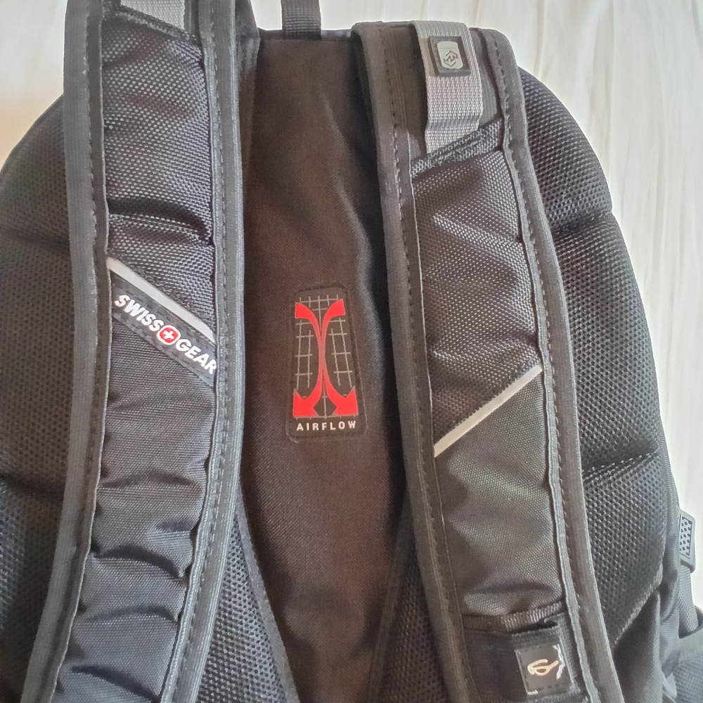 .SwissGear ScanSmart Laptop Backpack Black 17" Airflow. - Picture 6 of 16